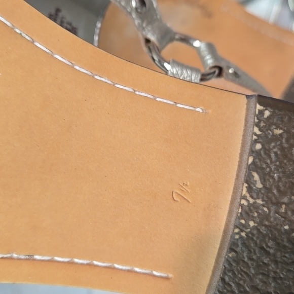 Sam Edelman Women's Greta T Strap Gold Sandals Flats Shoes Sz 7.5M - Picture 9 of 10